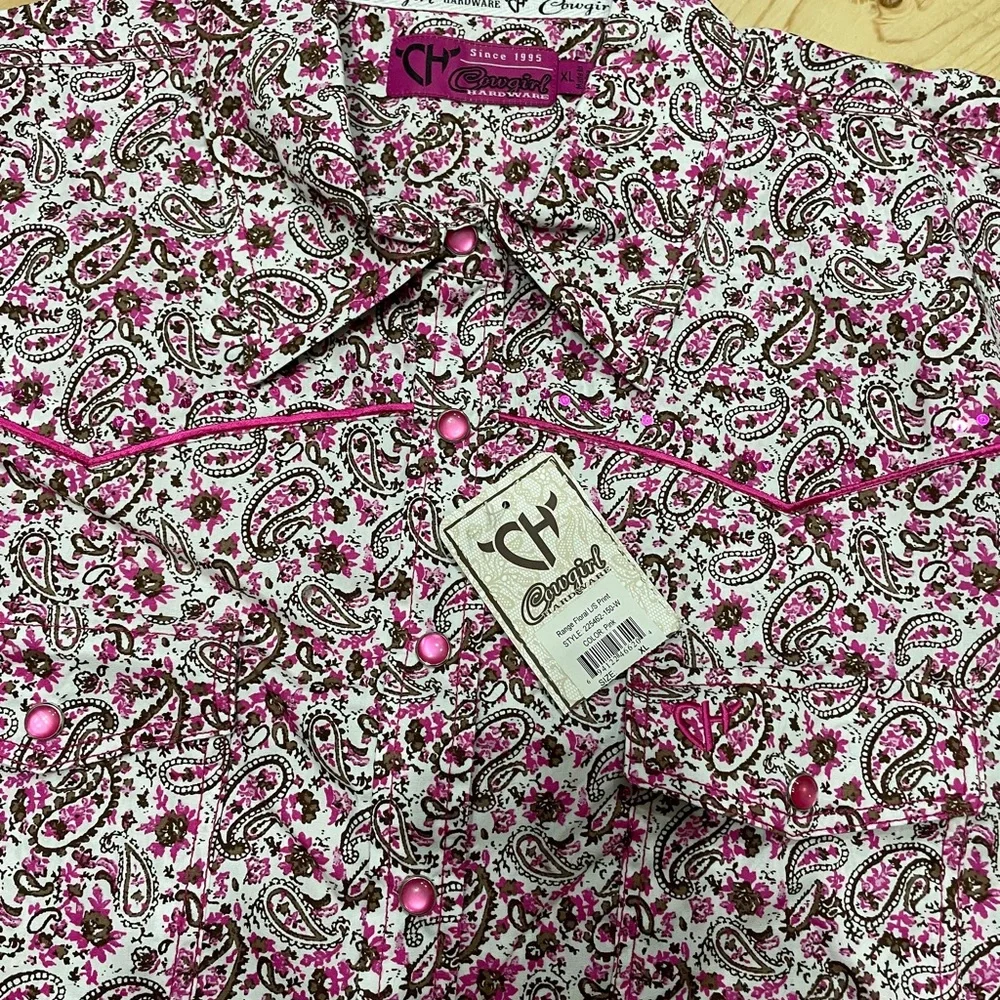 Great Christmas gift!! New Cowgirl Hardware button down western shirt. - Picture 4 of 7